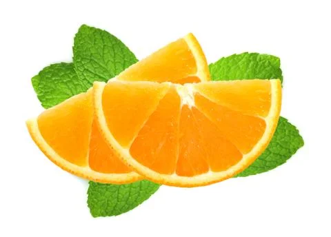 Fresh orange slices over mint leaves isolated on white Stockfoto's