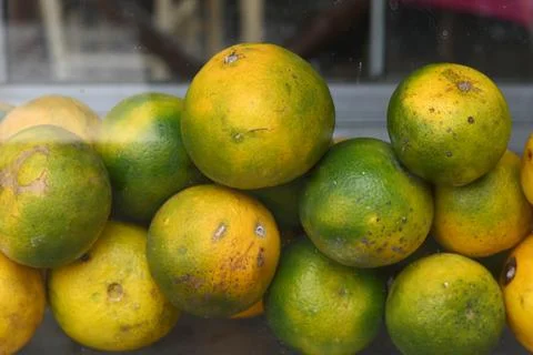Fresh oranges stacked on display Stockfoto's