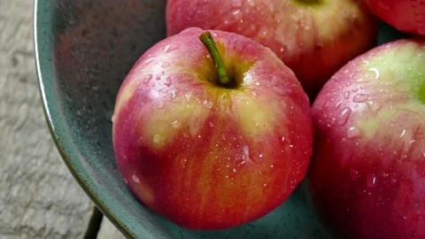 Fresh organic apples with drops 库存影片 161249253