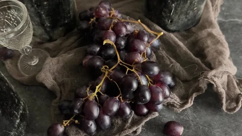 Fresh organic Blue Grape falling on the table 스톡 동영상 334188067