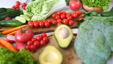 Fresh Organic Vegetables: Broccoli, Tomatoes, Avocado, Cucumber. Healthy Food. Stockbeeldmateriaal 120553947