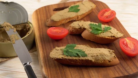 Fresh pate with bread on wooden table Vidéo 74799517