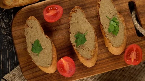 Fresh pate with bread on wooden table Vídeos de archivo 74805791