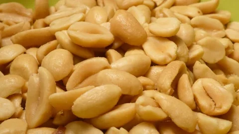 Fresh peeled roasted peanuts rotating in detail Vídeos de archivo 162055672