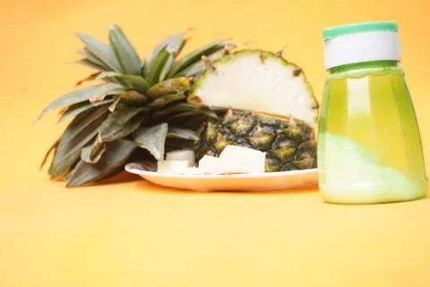 Fresh pineapple fruit with a refreshing smoothie, vibrant tropical drink Fotos de archivo