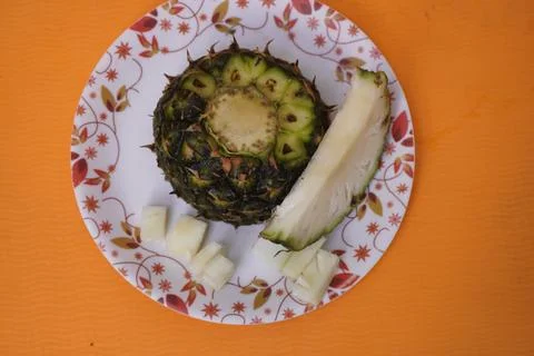 Fresh pineapple fruit with a refreshing smoothie, vibrant tropical drink Stockfoto's