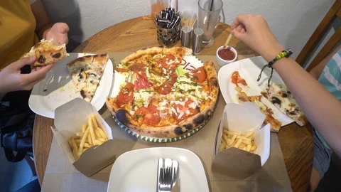 Fresh pizza on a plate Stock Footage 111402008