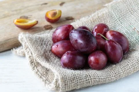 Fresh plums Stockfoto's