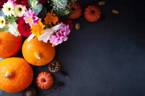 Fresh pumpkins. Autumn creative flatlay, dark background with candles, autumn Stock-Fotos