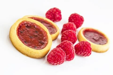 Fresh raspberry biscuits with a few beries Stock-Fotos