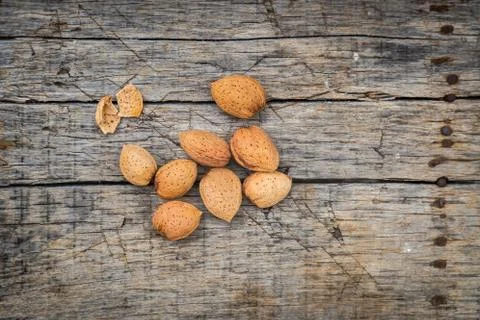 Fresh raw almonds Stockfoto's