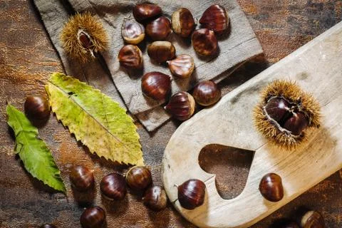 Fresh raw chestnuts Stock Photos