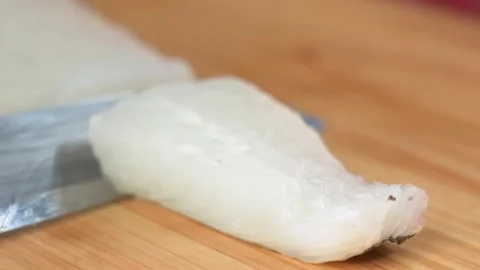 Fresh Raw Cod Fish Fillet on Wooden Cutting Board for Gourmet Cooking 库存影片 333600534