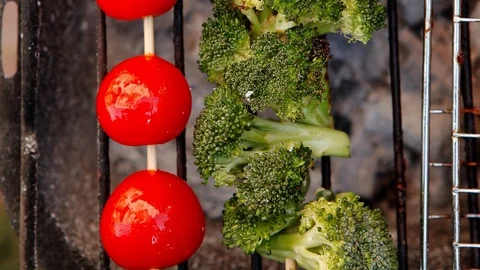 Fresh raw vegetable kebab Vídeos de archivo 78773466