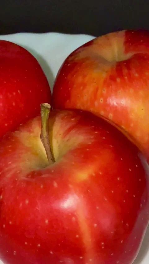 Fresh red apples on white plate with dark background Stock-Footage 331976609