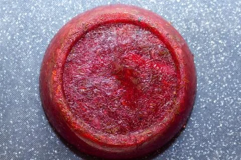 Fresh red beet root slice on a dark grey stone background for healthy food .. Foto stock