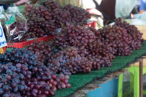 Fresh red grapes on the table Foto stock