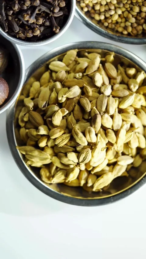 Fresh Spices Filled Inside A Small Metal Bowl Vídeo Stock 331763839