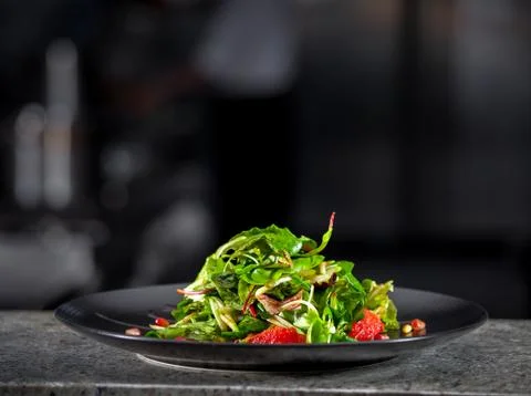 Fresh spring green salad Stockfoto's