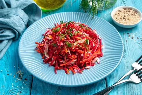 Fresh spring salad with cabbage, beetroot, carrot and sesame seasoned with di Stock Photos