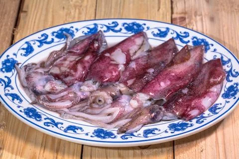 Fresh squids in plate Foto stock