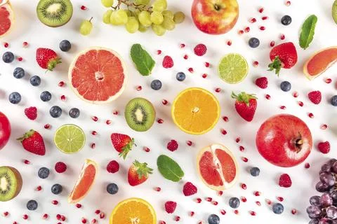 Fresh summer fruit, a flat lay on a white background, vibrant food pattern, Foto stock