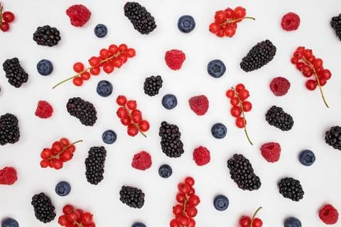 Fresh summer pattern with berries on white Foto stock