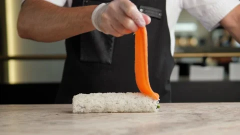 Fresh sushi roll covered with red fish. Asian. sushi cooking Vidéo 171985443