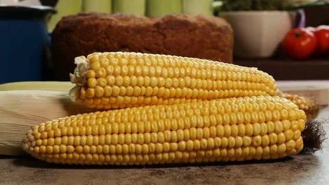 Fresh sweet corn cobs on the table Video stock 81079871