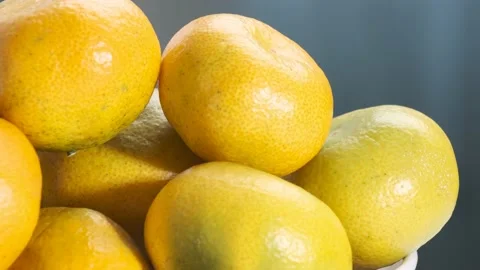 Fresh tangerines on white plate rotating in front of camera, Close-up 스톡 동영상 167522543