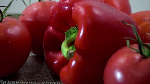 Fresh Tomatoes and Red Bell Pepper Texture Contrast, Slow Rotation Vídeo Stock 344860961