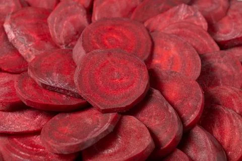 Fresh Uncooked Beetroot Cut into Circular Slices Foto stock