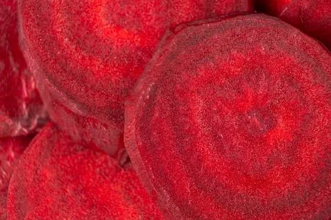 Fresh Uncooked Beetroot Cut into Circular Slices Foto stock