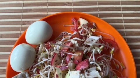 A fresh vegetable salad. Tomatoes, eggs, bread rolls, onions, apples, mound of Vidéo 267302108