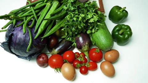 Fresh Vegetables and Eggs from Cloth Bag, A variety of fresh vegetables and.. 库存影片 305045729