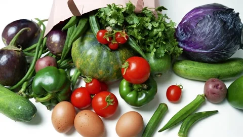 Fresh Vegetables and Eggs from a Paper Bag, A variety of fresh vegetables a.. 库存影片 305054653