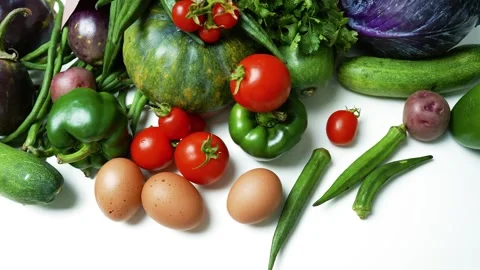 Fresh Vegetables and Eggs from a Paper Bag, A variety of fresh vegetables a.. 库存影片 305054741