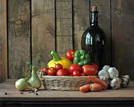 Fresh vegetables in a basket. Foto stock