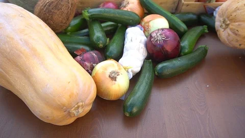 Fresh Vegetables On Kitchen Table Vidéo 105886878