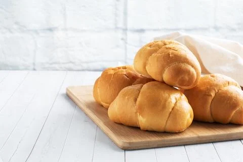 Fresh wheat bread rolls. Rolls for a hot dog or hamburger. White background.. Foto stock