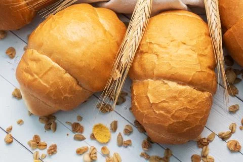 Fresh wheat bread rolls. Rolls for a hot dog or hamburger. White background.. Foto stock