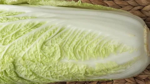 Fresh whole cabbage detailed view Vidéo 344897601
