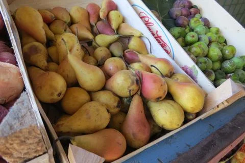 Fresh yellow pears Stock Photos
