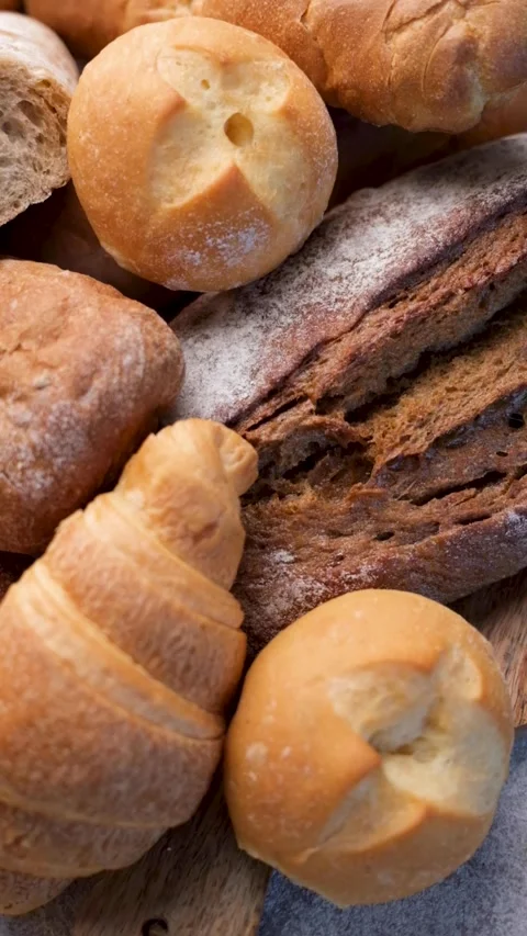 Freshly baked bread assortment top view Stockbeeldmateriaal 334289079