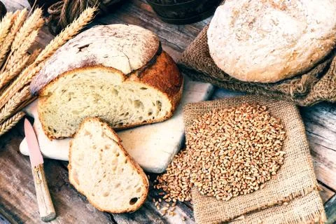 Freshly baked bread Stockfoto's