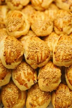 Freshly baked bread rolls on display at a bakery Stock Photos
