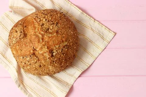 Freshly baked bread on the table. Stock-Fotos