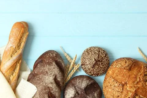 Freshly baked bread on the table. Stock-Fotos