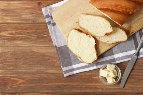Freshly baked bread on the table. Stockfoto's