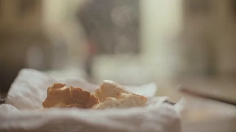 Freshly baked breads in basket Vídeos de archivo 87808835